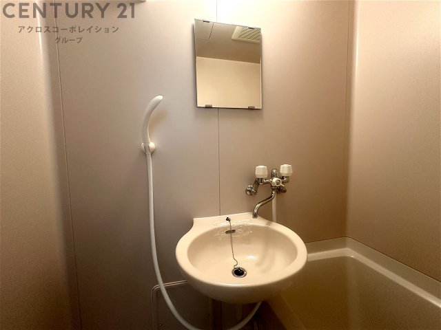 洗面設備　浴室内に洗面台あり！
