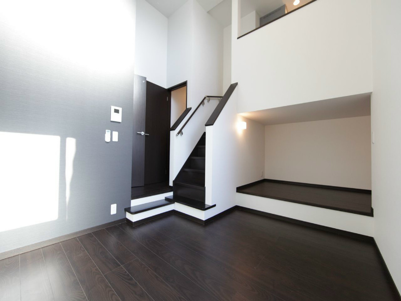 居室・リビング　洋室5.2帖　アンダーロフト4.9帖（収納でも使えます）