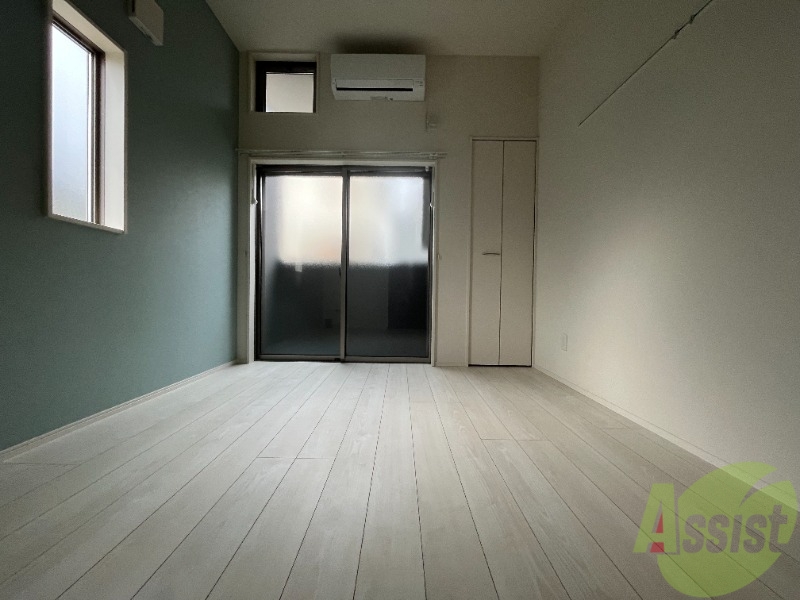 居室・リビング　６帖の洋室です。生活のメインとなる部屋ですね。