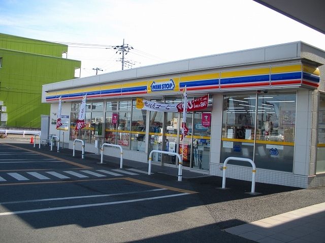 コンビニ　ミニストップ（コンビニ）まで750m