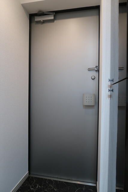 玄関　※別部屋参考写真