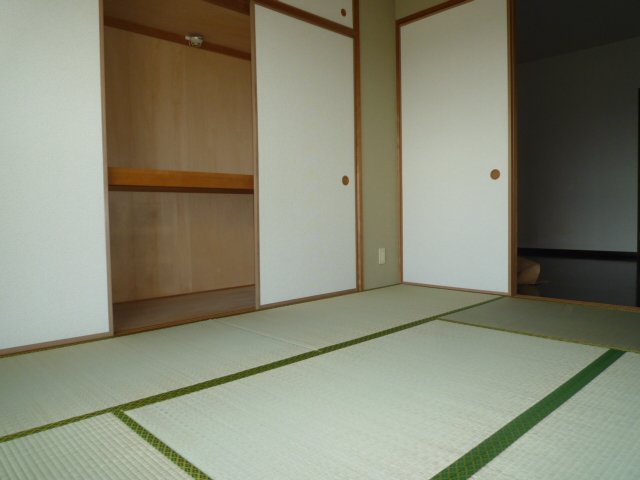 その他部屋・スペース　南側　和室6帖　押入付