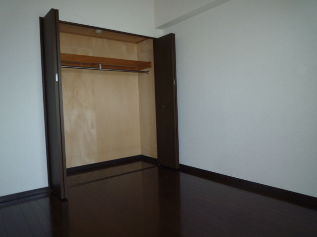 その他設備　北側洋室6帖　　クローゼット付