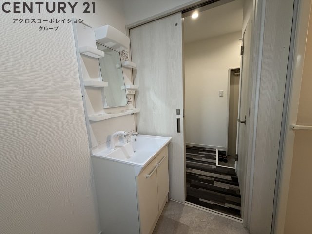 洗面設備　洗面所内に洗濯機置き場あり！