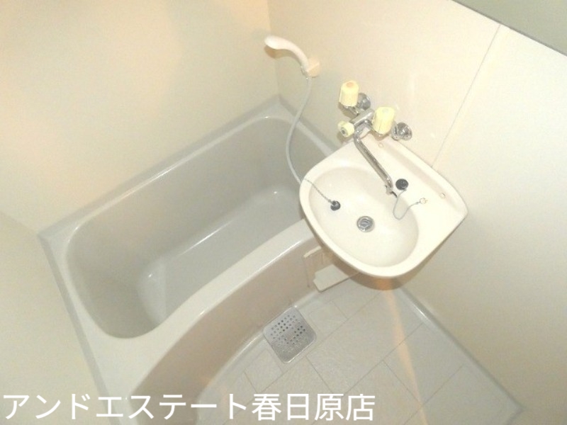 バス・シャワールーム　ワイドな浴槽