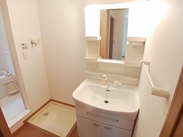 洗面設備　スペースが確保できる洗面所です