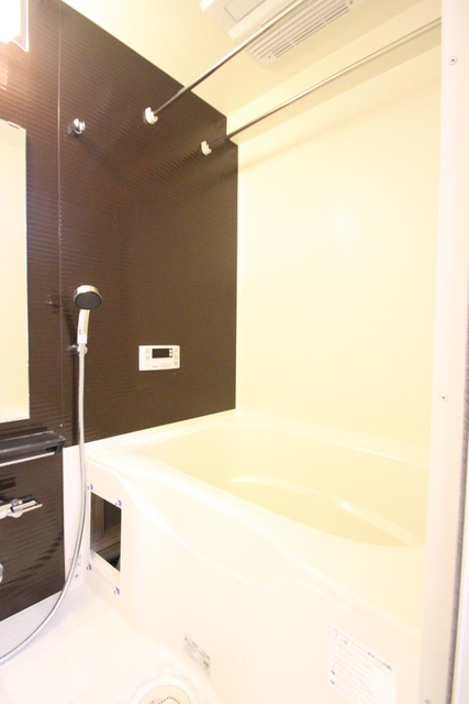 バス・シャワールーム　※反転の間取りの参考写真です。