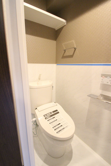 トイレ　※反転の間取りの参考写真です。