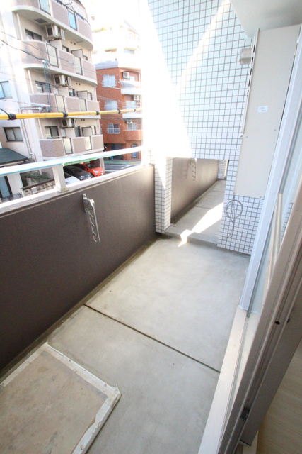 バルコニー　※反転の間取りの参考写真です。