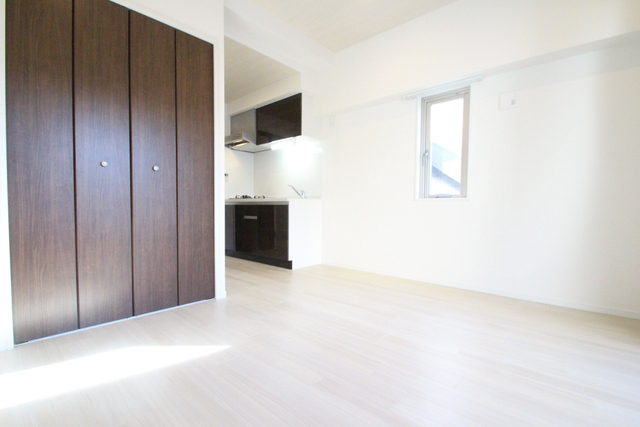 居室・リビング　※反転の間取りの参考写真です。