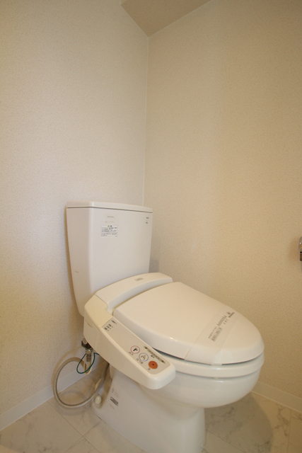 トイレ　※別室の参考写真の為、現況優先です。