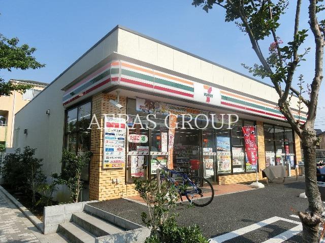 コンビニ　セブンイレブン江戸川東松本店（コンビニ）まで284m