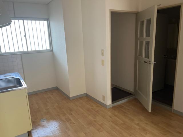 居室・リビング　室内