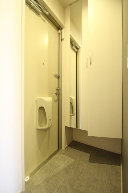 玄関　同物件別号室の写真です。