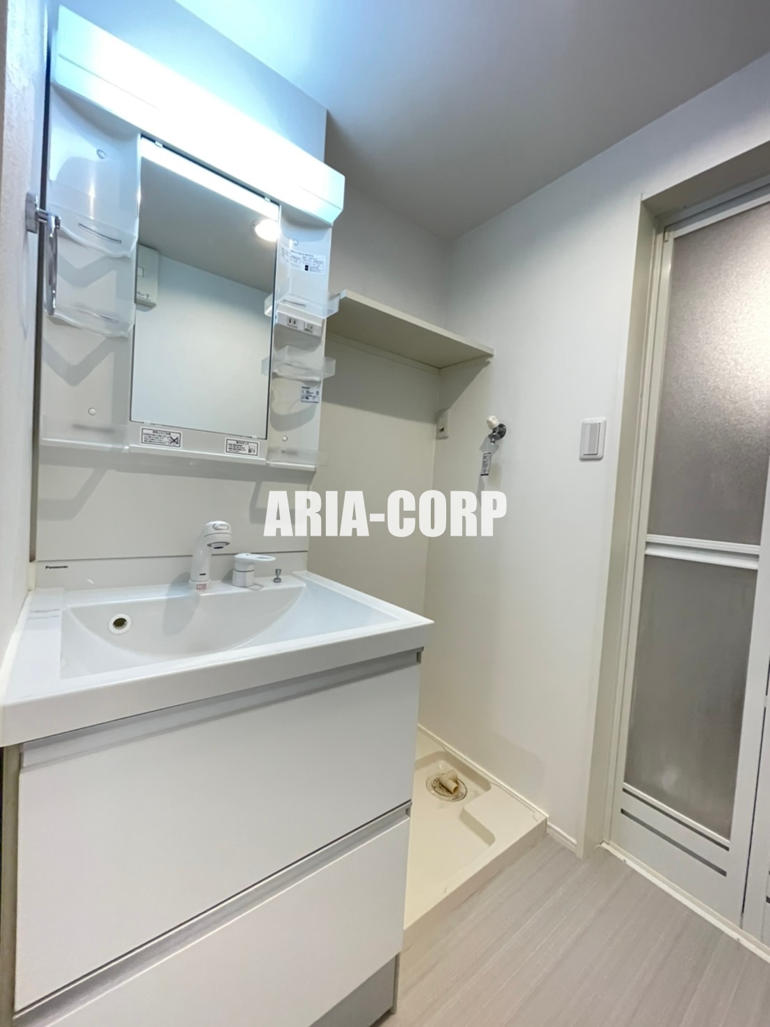 洗面設備　独立洗面台はシャワーヘッドタイプです！