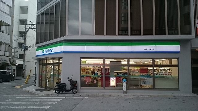 コンビニ　ファミリーマート那覇松山中央店（コンビニ）まで50m