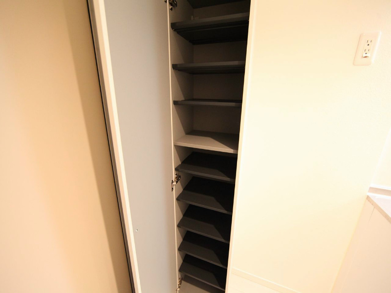 玄関　玄関　シューズボックス付（収納充実してます）