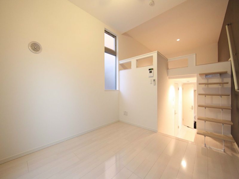 居室・リビング　洋室6.4帖　ロフト6.4帖（収納にも寝室にも使えます）