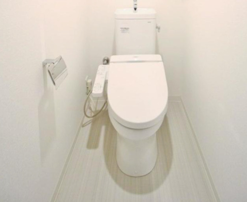 トイレ　イート アパートメント ヴェリタス ※反転間取り