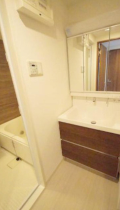 洗面設備　イート アパートメント ヴェリタス ※反転間取り