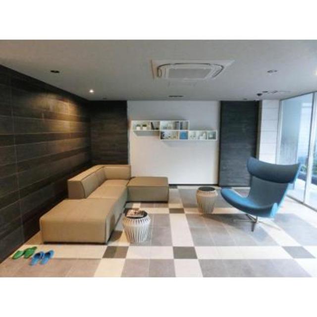 エントランス　落ち着いたエントランスです