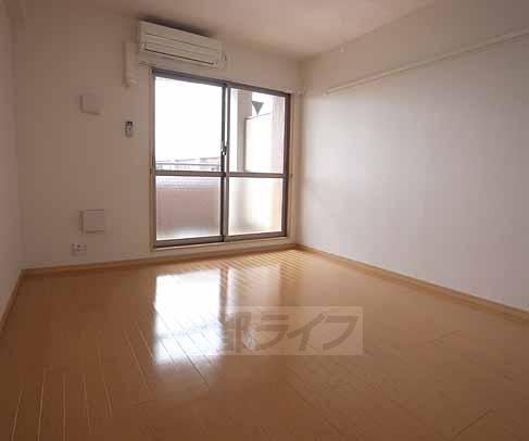 居室・リビング　日当たり良好な部屋です。