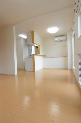 居室・リビング　【グリーンアベニュー　Ｅ】