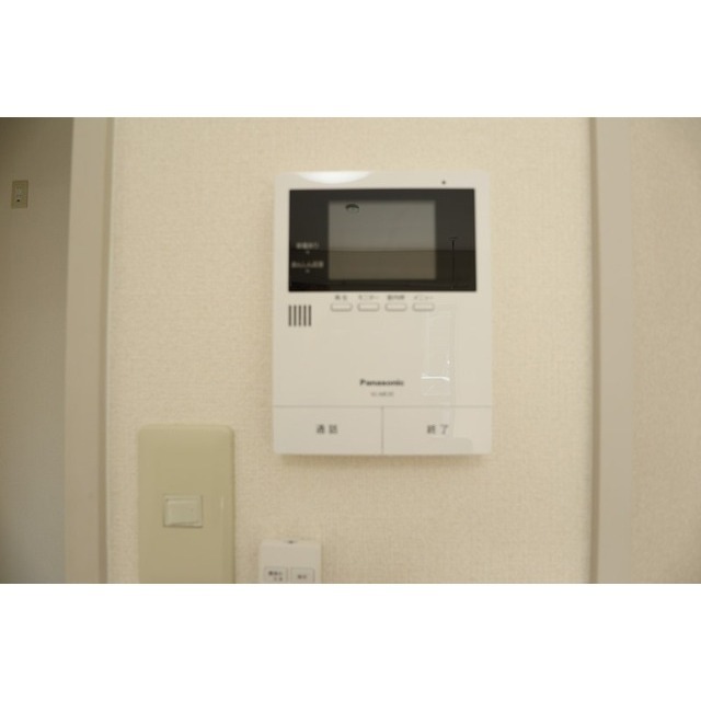 セキュリティ　モニター付きインターホン