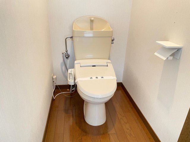 トイレ　スマホの置ける紙巻器を設置（新品）