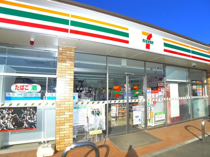 コンビニ　セブンイレブン（コンビニ）まで610m