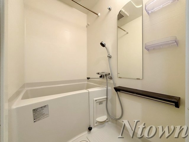 バス・シャワールーム　落ち着いた空間のお風呂です