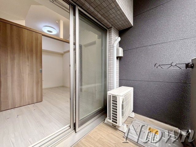 バルコニー　暖かな日差しのふりそそぐバルコニー