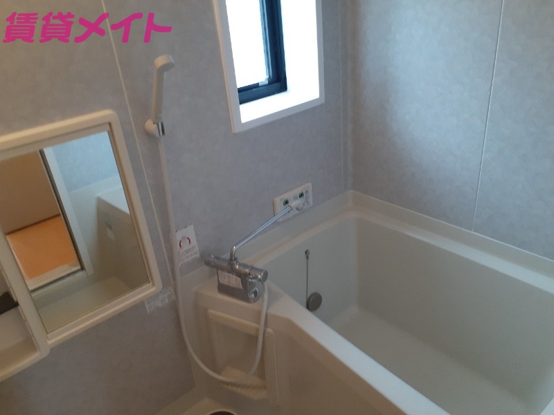 バス・シャワールーム　同物件・同型部屋の写真になります