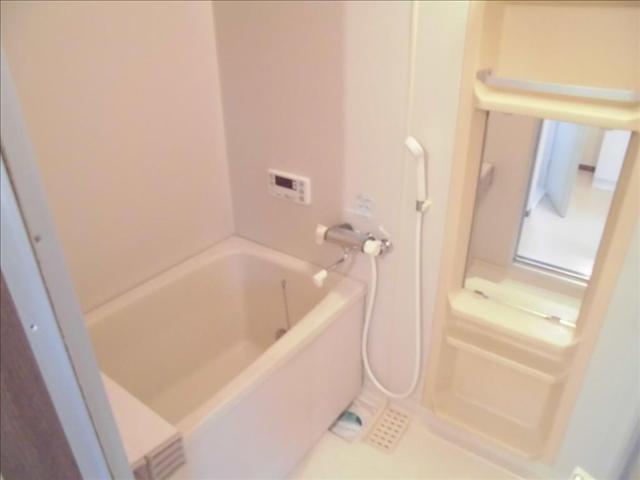 バス・シャワールーム　同一物件、別部屋の写真です。