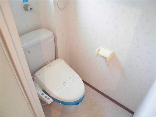 トイレ　同一物件、別部屋の写真です。