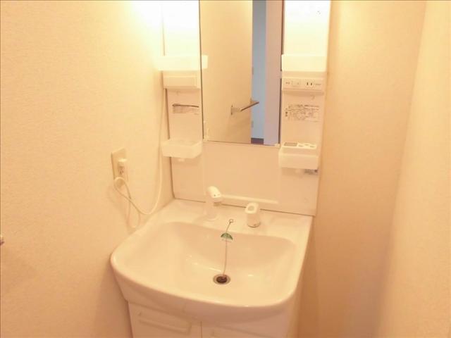 洗面設備　同一物件、別部屋の写真です。