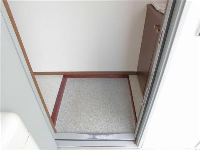 玄関　同一物件、別部屋の写真です。