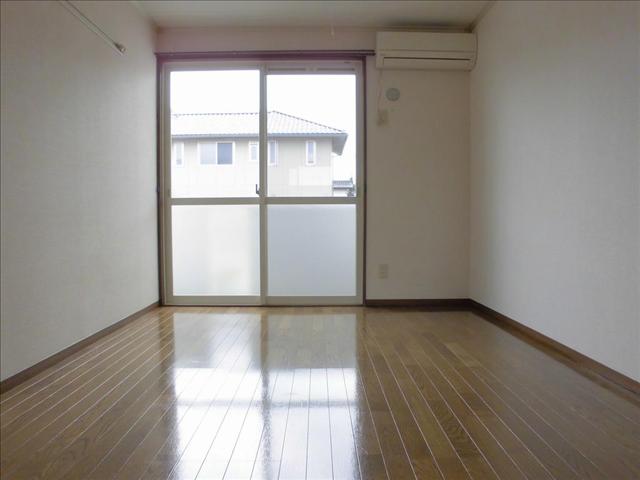 居室・リビング　同一物件、別部屋の写真です。