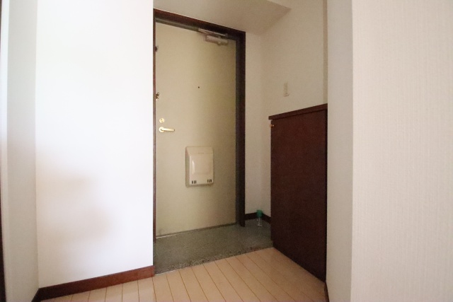 玄関　※別室の参考写真の為、現況優先です。