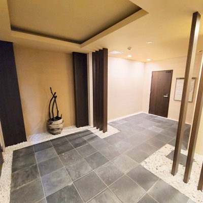 エントランス　【安心のセキュリティ完備♪】南向きの明るいお部屋！！