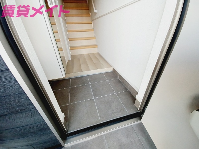 玄関　同型別部屋参考写真です