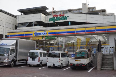 コンビニ　ミニストップ 川崎ドラゴン店（コンビニ）まで484m