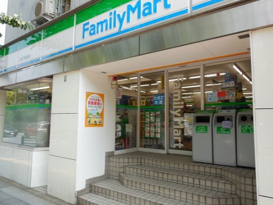 コンビニ　ファミリーマート九段下駅西店（コンビニ）まで294m