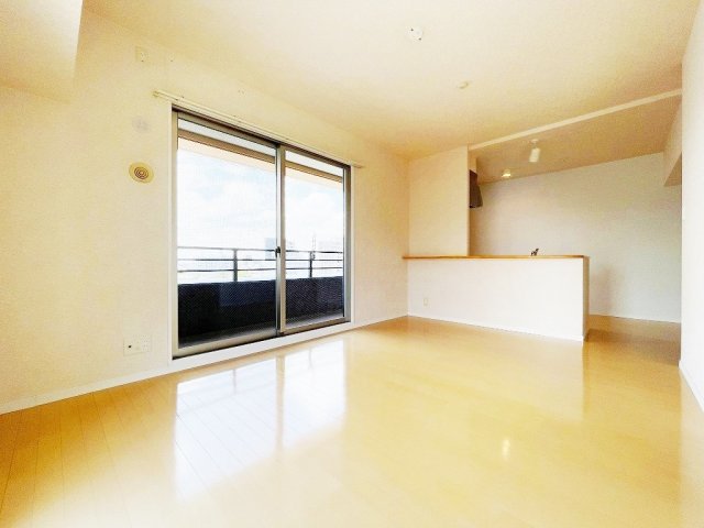 居室・リビング　こちらのリビングで趣味の時間をお楽しみください