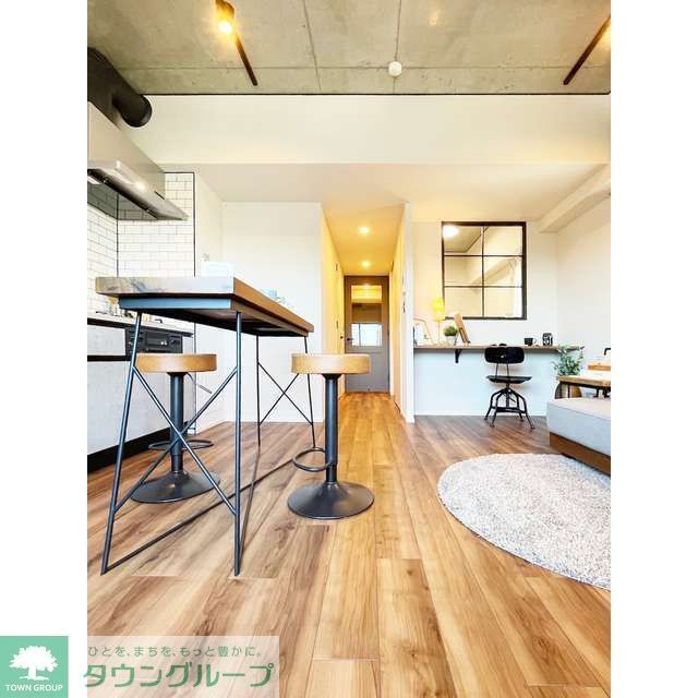 居室・リビング　【家具/調度品に関しては配置例を示したものであり、実際の賃…