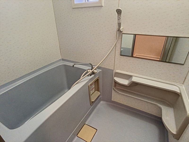 バス・シャワールーム　※別部屋の写真です