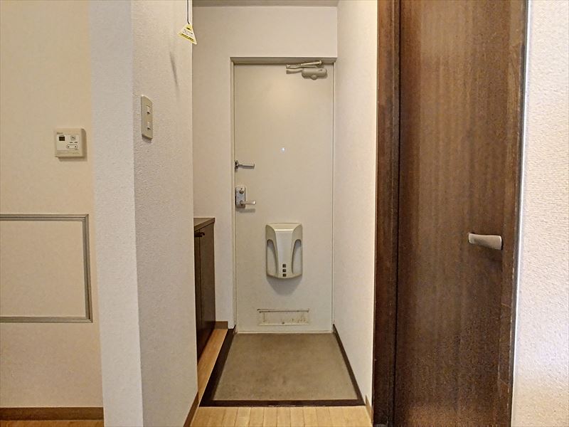 玄関　※別部屋の写真です
