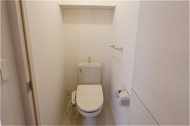 トイレ　温水洗浄暖房便座のトイレ