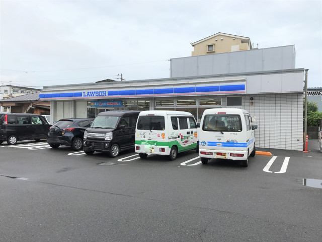 コンビニ　ローソン　松山朝生田町二丁目店（コンビニ）まで214m