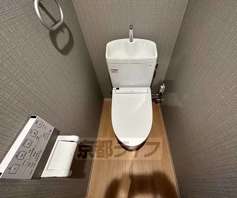 トイレ　ウォシュレットつき